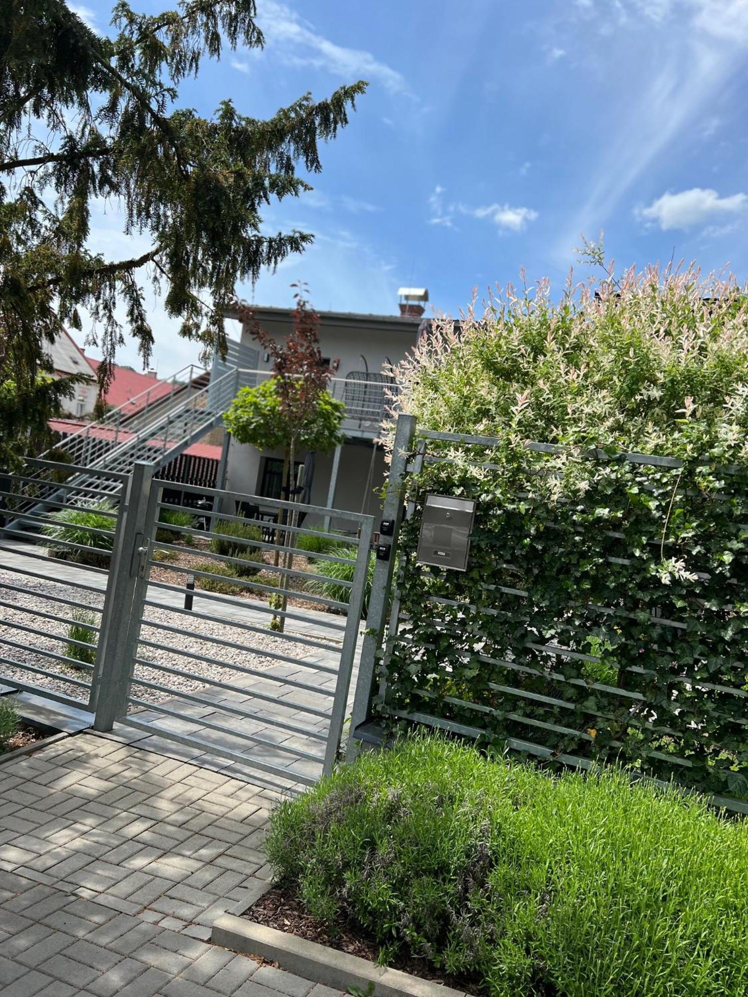 Apartmány Benešov Benesov nad Ploucnici Kültér fotó